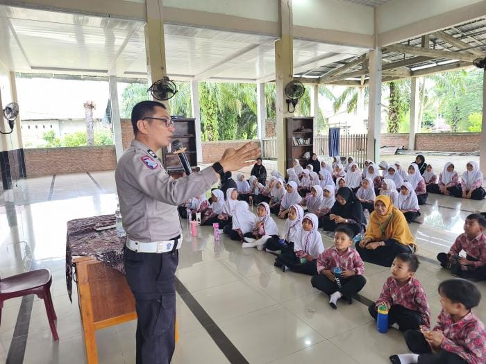 Polisi Sahabat Anak” di SD IT Al- Fatih Duri