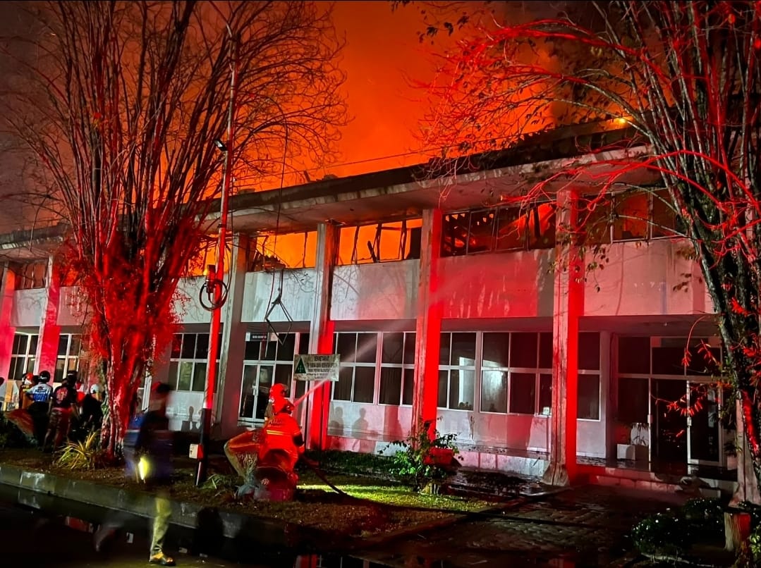 Ruang Kantor Kesra Pemprov Kalteng di Lantai 2 Terbakar Dini Hari, Api Berhasil Dipadamkan