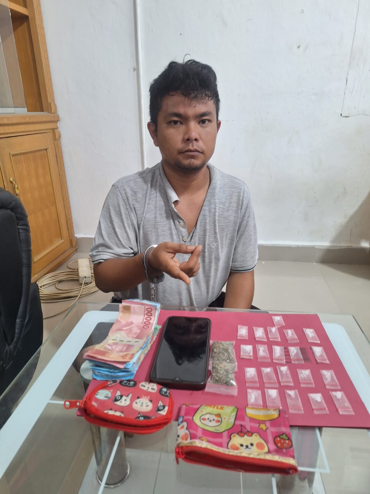 Tim Opsnal Polsek Mandau berhasil mengungkap dugaan tindak pidana penyalahgunaan narkotika di Jalan Anggur Merah 1 Duri